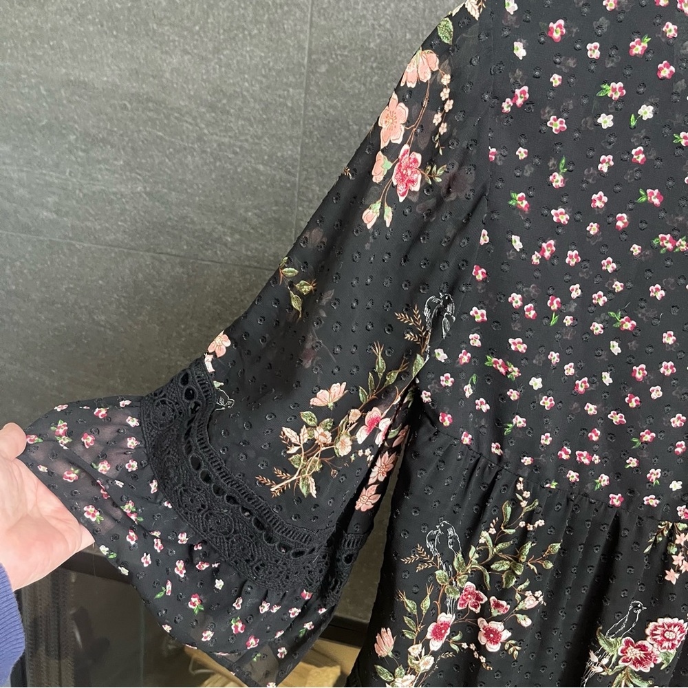 Anthropologie Maeve Steffy Bell Sleeve Black Floral Top Size XS - Picture 11 of 13